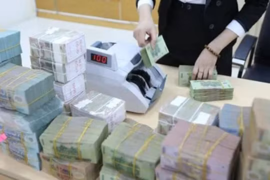 Lãi suất chênh lớn, người dân tính kế đi vay để… gửi tiết kiệm