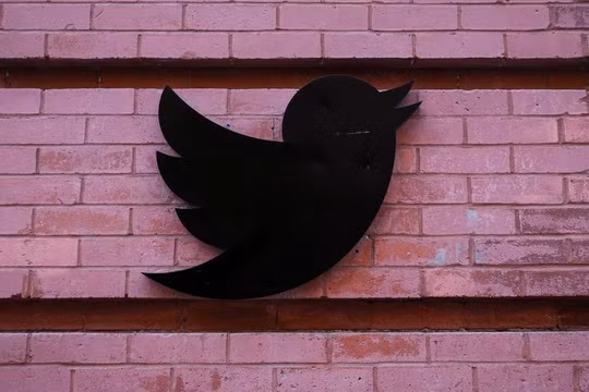 Twitter cấm người dùng quảng bá tài khoản Facebook