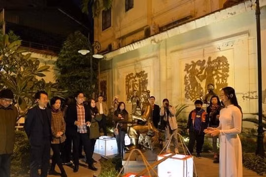 Hà Nội ra mắt tour du lịch văn học chữ Tâm chữ Tài