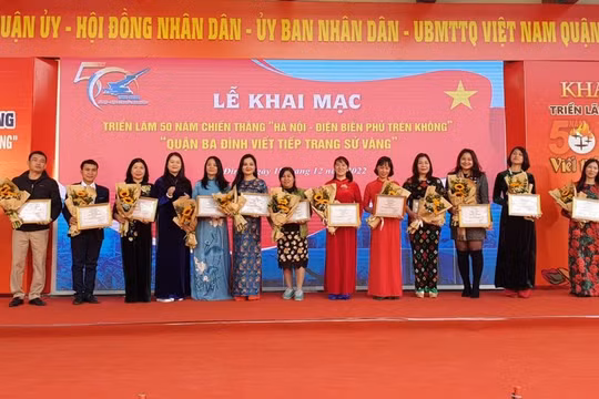 Ký ức lịch sử tái hiện lại qua triển lãm 50 năm chiến thắng Hà Nội - Điện Biên Phủ trên không
