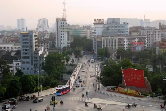 Trung Quốc đóng cửa thành phố giáp với Việt Nam vì Covid