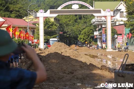 Bài 1: Nỗ lực thông đường từ Quốc lộ 7 hướng về cửa khẩu Nậm Cắn (Nghệ An)