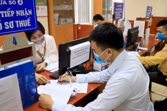 Chính phủ yêu cầu tiếp tục rà soát giảm thuế, phí