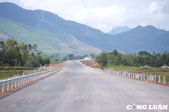 Cao tốc Cam Lộ - La Sơn đi vào khai thác, phương tiện di chuyển thế nào?