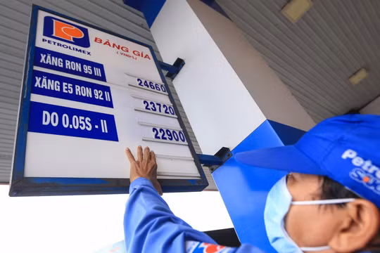 Xem xét giảm thuế VAT và thuế tiêu thụ đặc biệt đối với mặt hàng xăng dầu