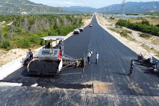 Thúc tiến độ 2 đoạn cao tốc Bắc - Nam phải hoàn thành trong năm 2022