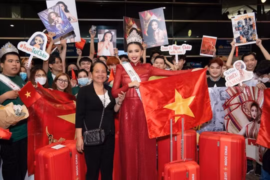 Hoa hậu Ngọc Châu lên đường sang Mỹ tham dự Miss Universe 2022