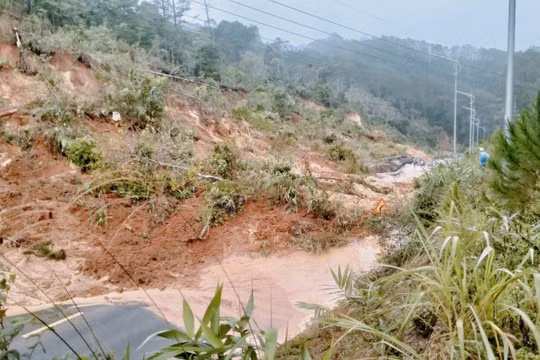 Phát sinh điểm sạt lở đèo Gia Bắc trên tuyến Quốc lộ 28