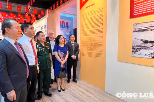 Trưng bày gần 150 tài liệu, hiện vật dịp kỷ niệm 50 năm Thống nhất đất nước