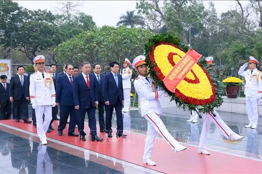 Lãnh đạo Đảng, Nhà nước đặt vòng hoa tưởng niệm các Anh hùng liệt sĩ