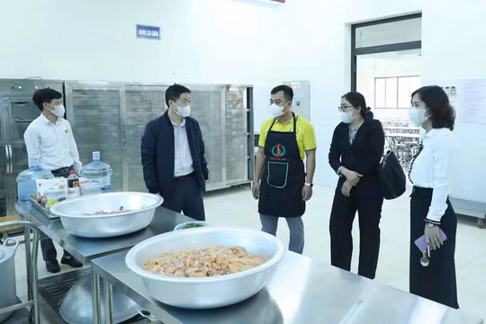 Hà Nội yêu cầu Công an siết chặt kiểm tra, xử lý vi phạm suất ăn bán trú
