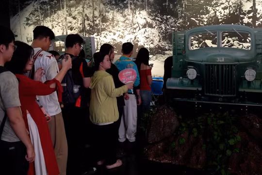 Trải nghiệm lái xe không kính tại Triển lãm thành tựu đất nước