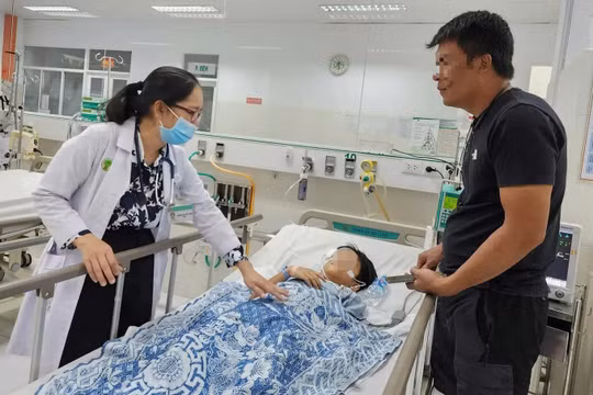Tai nạn kinh hoàng trên cao tốc, 41 người thương vong: Giây phút nghẹt thở cứu bé trai kẹt dưới ghế