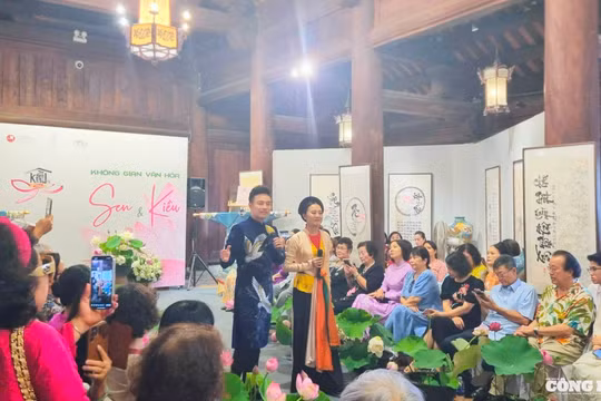 Tôn vinh văn hóa Việt qua trưng bày 'Không gian văn hóa Sen và Kiều' tại Văn Miếu - Quốc Tử Giám