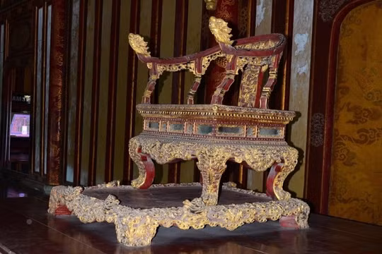 Huế thành lập Hội đồng phục chế ngai vàng triều Nguyễn