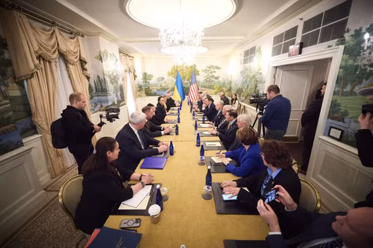 Những phản ứng trái chiều về cuộc họp thảm họa giữa hai ông Trump và Zelenskyy