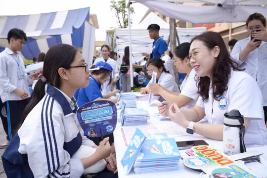 Đối thoại, tư vấn, hướng nghiệp 2025 do Báo Tuổi trẻ Thủ đô tổ chức: Hành trang vào đời cho học sinh Hà thành