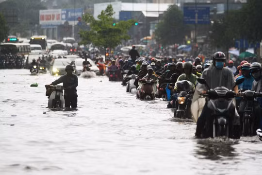 Dự báo thời tiết ngày 12/5: TP HCM ngày nắng gián đoạn, chiều tối mưa dông