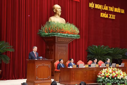 Biểu quyết giới thiệu nhân sự Ban Chấp hành Trung ương khóa XIV