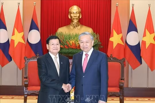 Tổng Bí thư Tô Lâm gặp Tổng Bí thư, Chủ tịch nước Lào nhân dịp Lễ mở ký Công ước Hà Nội