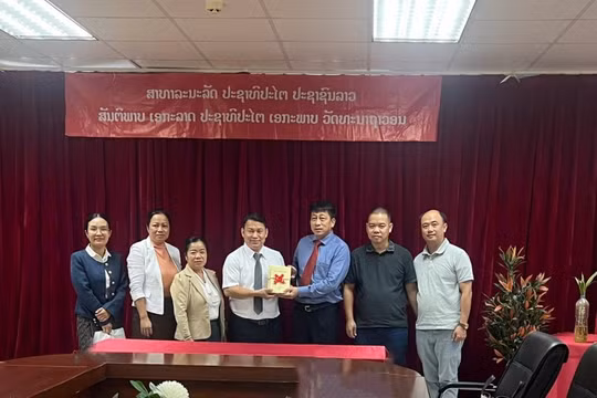 Nhà xuất bản Giáo dục Việt Nam đến thăm và làm việc với Nhà xuất bản và Phát hành Sách Quốc gia Lào