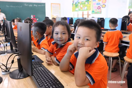 Nghệ An 'xoay tua' giáo viên, gần 1.000 thầy cô lên đường biệt phái