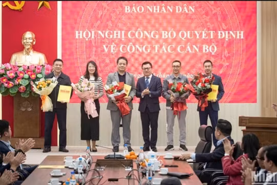 Báo Nhân Dân công bố quyết định về công tác cán bộ đối với trưởng, phó các ban, đơn vị