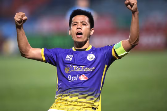 Văn Quyết ký "siêu hợp đồng" với Hà Nội FC