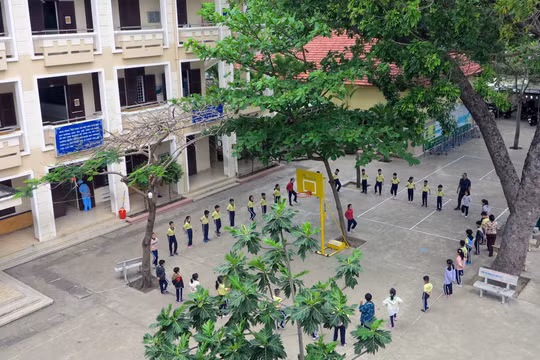 Nguy cơ ngập lụt tăng cao, nhiều trường học tại Khánh Hòa cho học sinh tạm dừng đến lớp