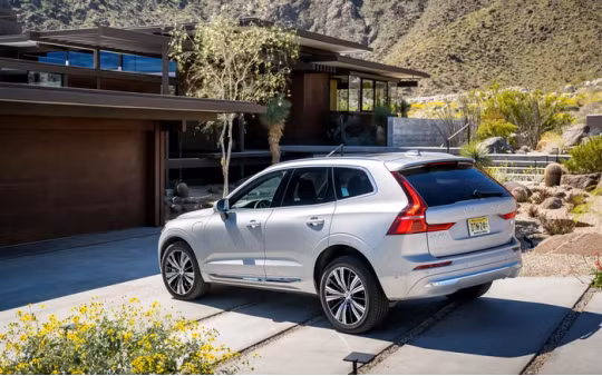 Người phụ nữ kiện Volvo vì cốp xe tự mở gây chấn thương não