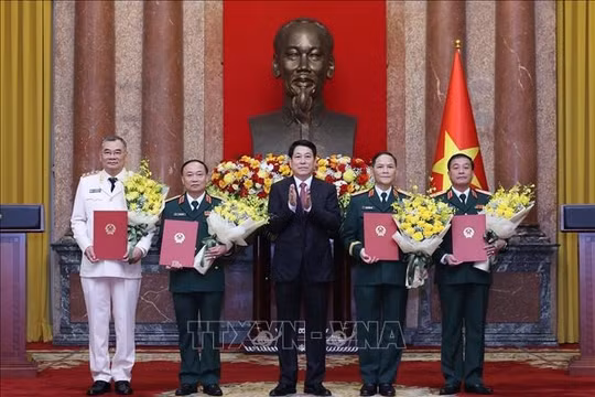 Bốn sĩ quan cấp cao Quân đội và Công an được thăng quân hàm, cấp bậc hàm Thượng tướng