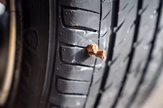 Miếng vá lốp dùng được bao lâu và có thực sự an toàn?
