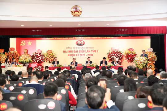 Phó Thủ tướng Bùi Thanh Sơn: Công Thương là 'lá cờ đầu' trên mặt trận kinh tế
