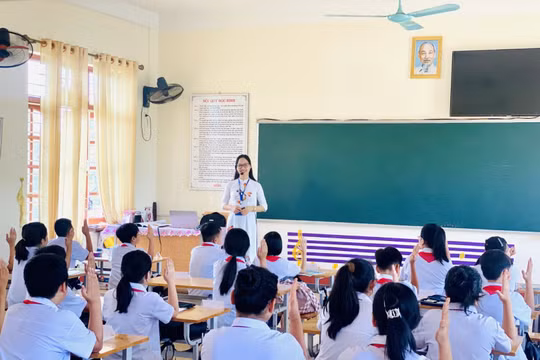 'Chạy đua' với 2 tiết/tuần: Thầy trò loay hoay ôn thi dưới sức ép Thông tư 29