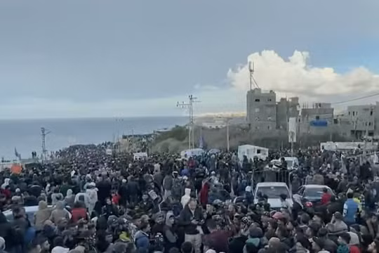 Israel ngăn chặn người dân trở về nhà ở Gaza và Lebanon, nhiều người thiệt mạng