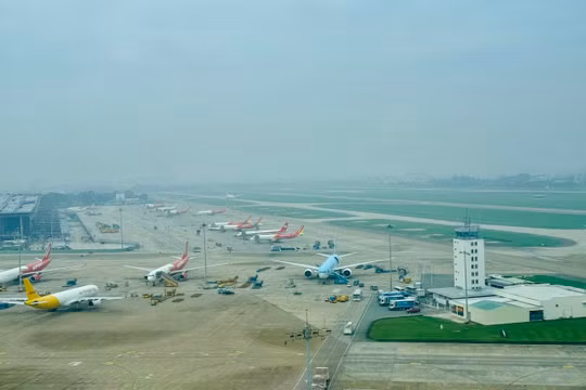 Hơn 1.000 một nghìn lượt chuyến bay cất/hạ cánh tại sân bay Tân Sơn Nhất
