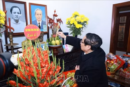 Thủ tướng Phạm Minh Chính dâng hương cố Thủ tướng Phạm Văn Đồng