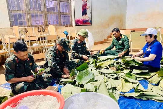 Gia Lai: “Phiên chợ xuân - Thắm tình quân dân”, gắn bó người dân- chiến sĩ