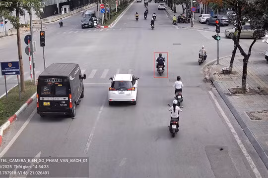 Sau gần 2 tháng, camera AI phát hiện hơn 7.000 người vượt đèn đỏ ở Hà Nội