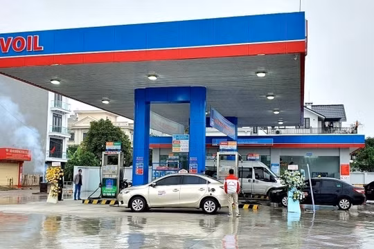 Ngày mai giá xăng sẽ tiếp tục giảm, hay tăng trở lại?