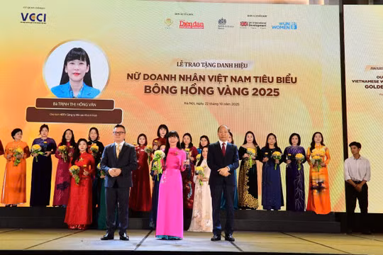 Chủ tịch Hội đồng thành viên Công ty Yến sào Khánh Hòa nhận danh hiệu “Nữ Doanh nhân Việt Nam tiêu biểu - Bông hồng vàng năm 2025