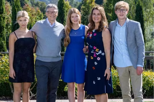 Tỷ phú Bill Gates chia sẻ về 'tình yêu và logic' trong việc nuôi dạy con