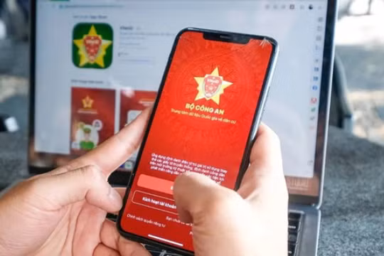 Công an Hà Nội tạm dừng tiếp nhận một số thủ tục hành chính trên VNeID