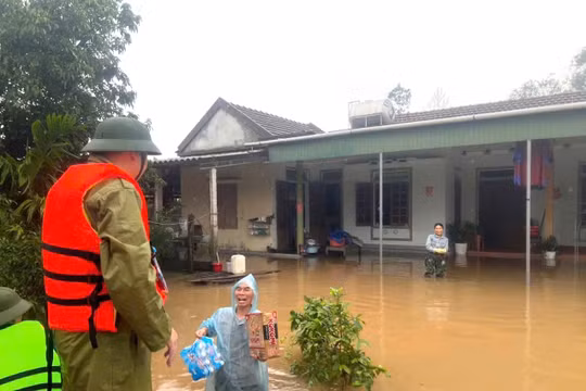 Hà Tĩnh: Hơn 5.000 hộ dân bị ngập, hàng nghìn người sơ tán do mưa lớn