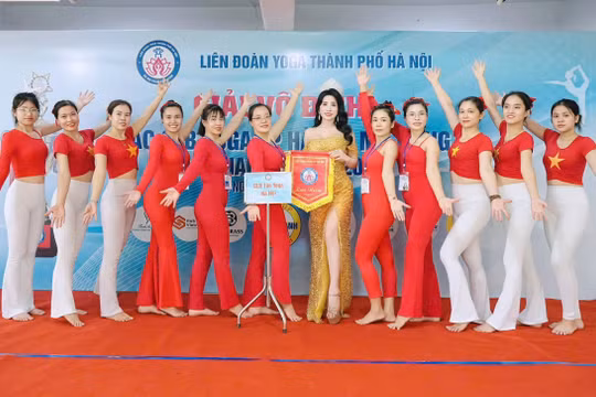 Á hậu Đặng Thị Tân “chiếm spotlight” Giải Yoga Hà Nội 2025