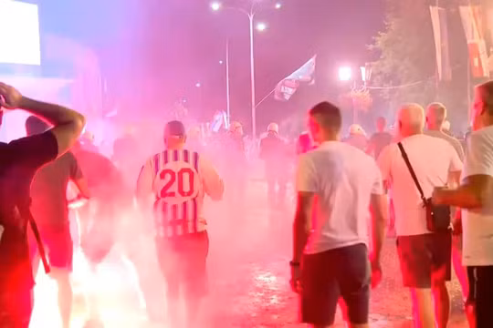 Đụng độ nghiêm trọng giữa người biểu tình ủng hộ và chống chính quyền ở Serbia
