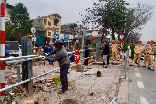 Đóng 4 lối đi tự mở mất toàn giao thông đường sắt tại quận Hoàng Mai