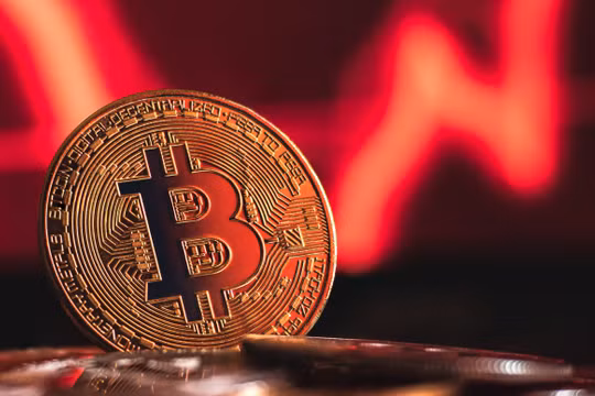 Bitcoin rớt mốc 100.000 USD giữa làn sóng bán tháo