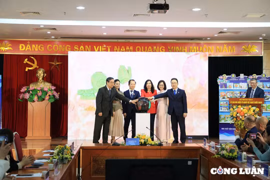 Phát động Ngày Tôn vinh tiếng Việt và Cuộc thi Tìm kiếm Sứ giả tiếng Việt ở nước ngoài