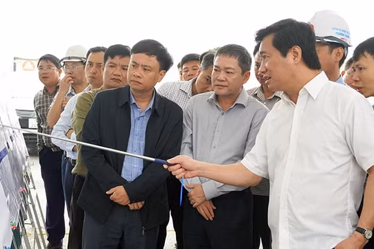 Quyết tâm về đích đúng hạn: Dự án cao tốc Vũng Áng - Bùng tăng tốc thi công